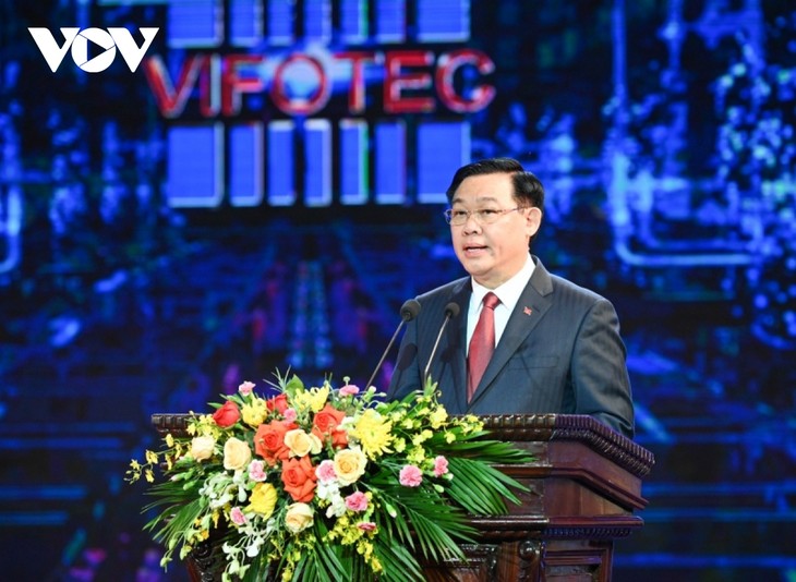 ประธานสภาแห่งชาติ เวืองดิ่งเหวะ เข้าร่วมพิธีมอบรางวัลนวัตกรรมวิทยาศาสตร์เทคโนโลยีเวียดนามปี 2021 - ảnh 1