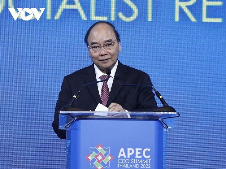 ประธานประเทศ เหงวียนซวนฟุก กล่าวปราศรัยในการประชุมสุดยอดสถานประกอบการเอเปก 2022 - ảnh 1