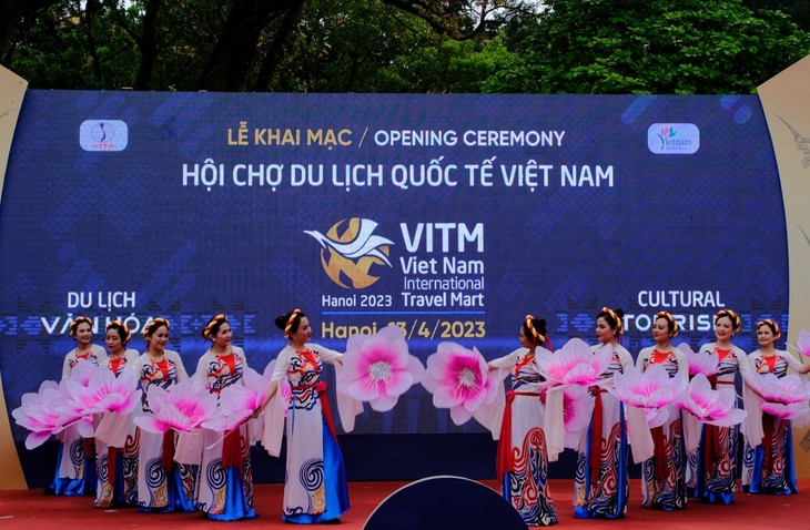 เปิดงานนิทรรศการการท่องเที่ยวนานาชาติเวียดนามปี 2023 - ảnh 1