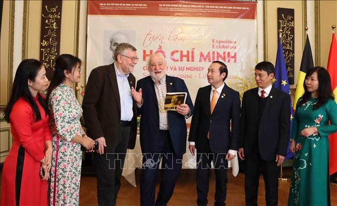 บรรดานักวิชาการเบลเยียมยกย่องสดุดีประธานโฮจิมินห์ ผู้นำที่ยิ่งใหญ่ของประชาชาติเวียดนาม - ảnh 1