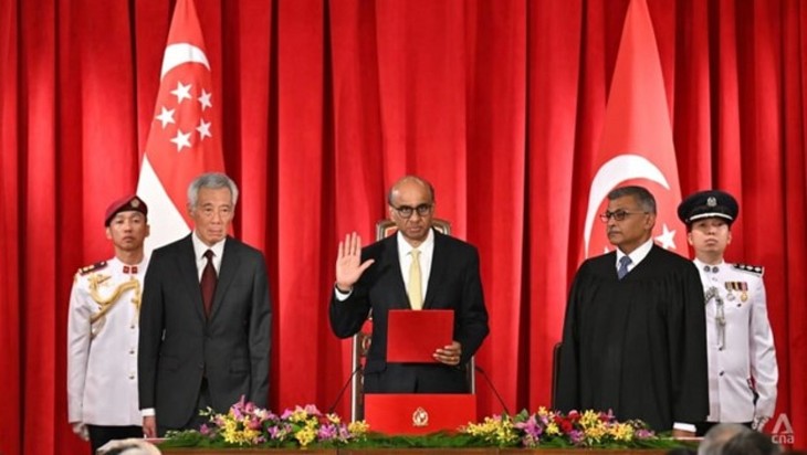ประธานาธิบดีสิงคโปร์เข้าสาบานตนรับตำแหน่ง - ảnh 1
