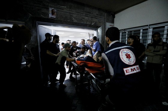 ประชาคมโลกประณามการโจมตีโรงพยาบาลในฉนวนกาซา ซึ่งทำให้มีผู้เสียชีวิตกว่า 500 คน - ảnh 1