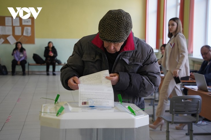 ผู้มีสิทธิ์เลือกตั้งร้อยละ 35.4 ออกไปใช้สิทธิ์เลือกตั้งในวันแรกของการเลือกตั้งประธานาธิบดีรัสเซีย  - ảnh 1