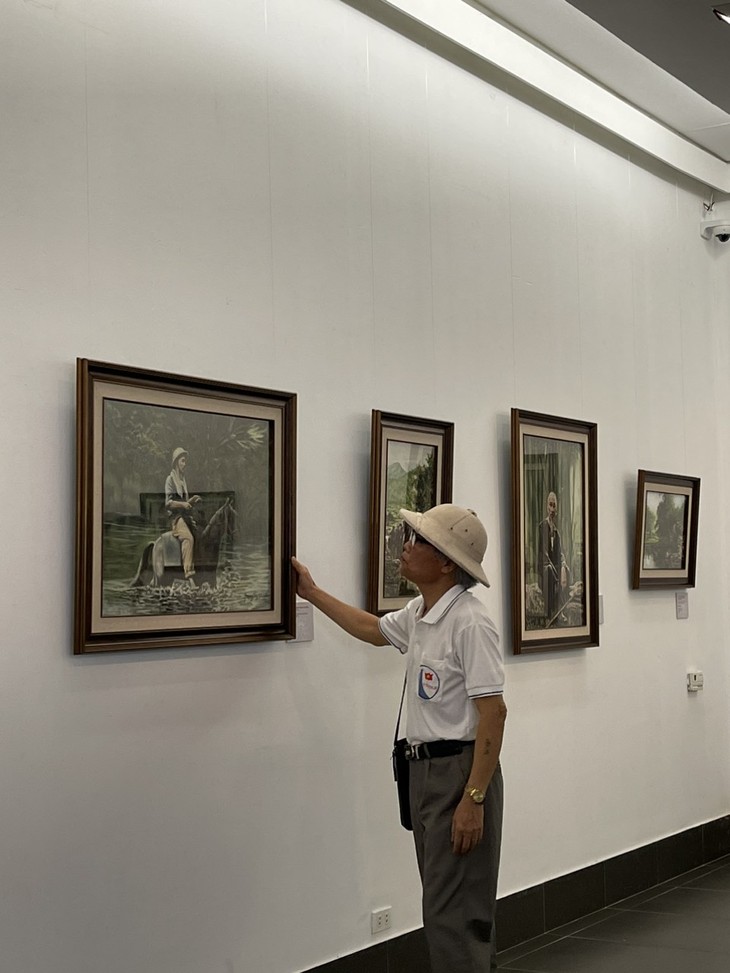 จิตรกรชาวไทยเชื้อสายเวียดนามกับภาพวาดเกี่ยวกับประธานโฮจิมินห์ - ảnh 2