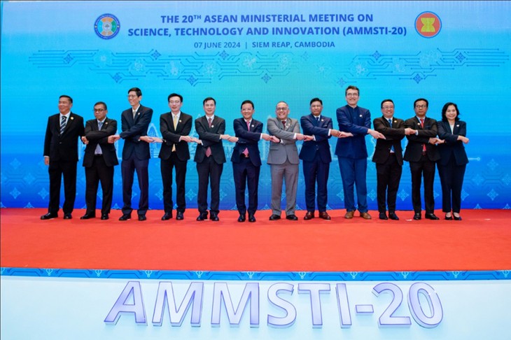 บรรดารัฐมนตรีอาเซียนย้ำถึงความต้องการร่วมมือเพื่อใช้ประโยชน์จาก AI - ảnh 1
