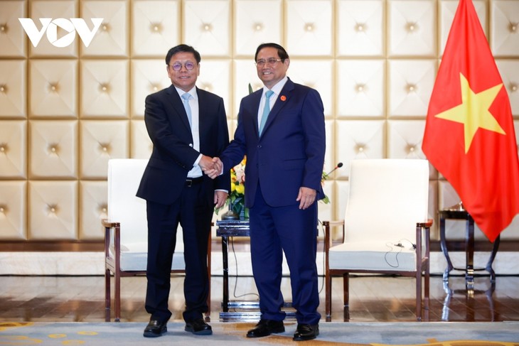นายกรัฐมนตรี ฝ่ามมิงชิ้งให้การต้อนรับผู้อำนวยการใหญ่เครือบริษัท CRSC ประเทศจีน - ảnh 1