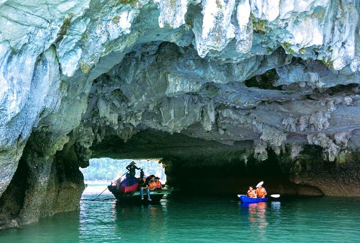 Chèo thuyền kayak khám phá vịnh Hạ Long - ảnh 2