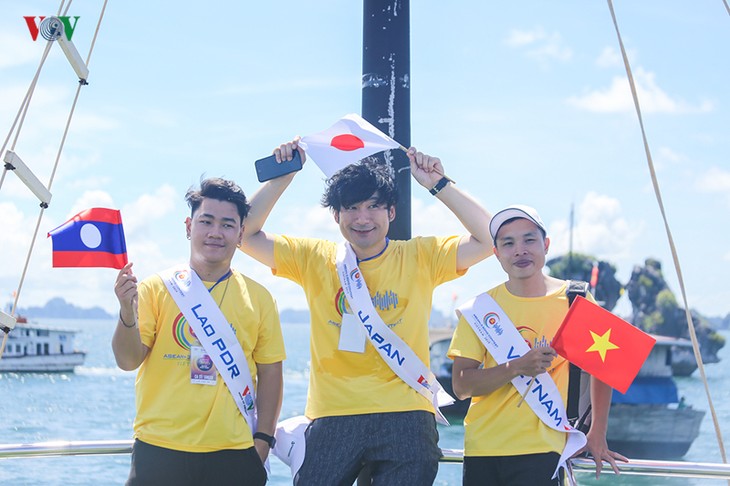 Tiếng hát ASEAN+3: Thí sinh ngỡ ngàng trước vẻ đẹp của vịnh Hạ Long - ảnh 8