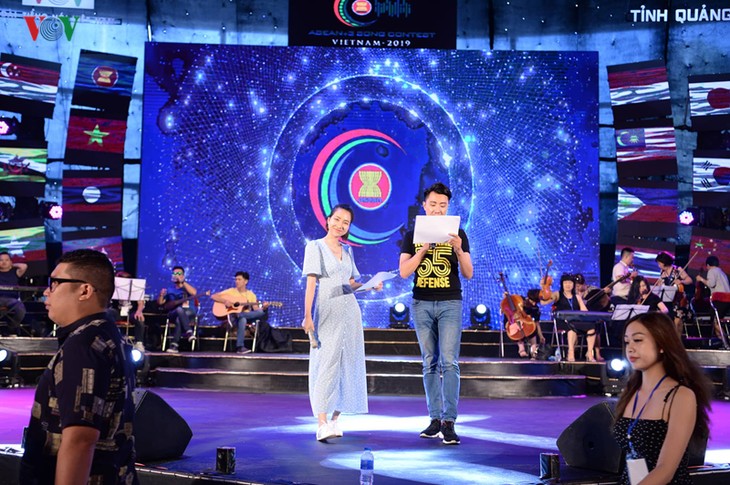 Trước giờ G đêm chung kết cuộc thi “Tiếng hát ASEAN+3” năm 2019 - ảnh 9