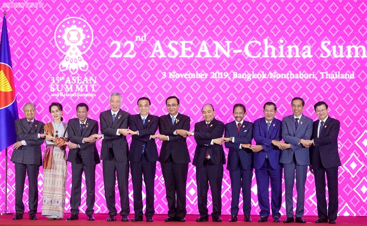 Chùm ảnh: Thủ tướng dự Hội nghị cấp cao ASEAN và gặp lãnh đạo các nước - ảnh 4