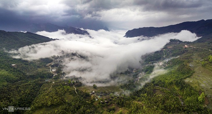 Y Ty cloud hunting season in Lao Cai province - ảnh 1