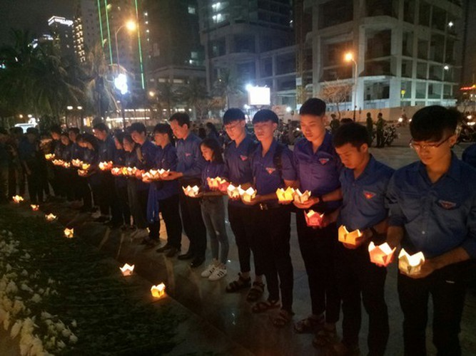 Da Nang lights up 1,000 lanterns for victims of traffic accidents - ảnh 2