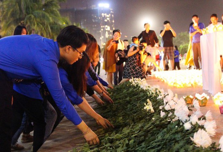 Da Nang lights up 1,000 lanterns for victims of traffic accidents - ảnh 5