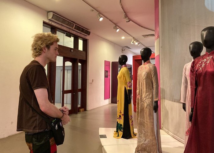 Ao Dai exhibition at Vietnamese Women’s Museum - ảnh 7