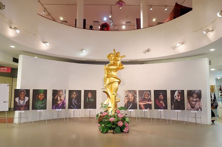 Ao Dai exhibition at Vietnamese Women’s Museum - ảnh 9