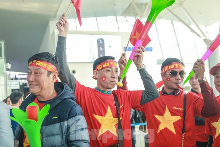 Vietnamese fans head to the Philippines ahead of men’s football final at SEA Games - ảnh 3