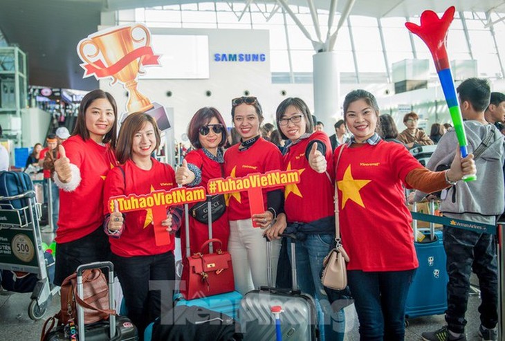 Vietnamese fans head to the Philippines ahead of men’s football final at SEA Games - ảnh 6