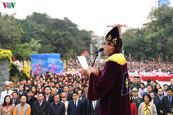 Crowds thrilled at reenactment of Ngoc Hoi-Dong Da victory - ảnh 4