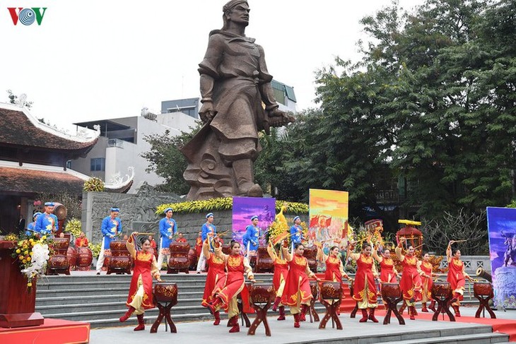 Crowds thrilled at reenactment of Ngoc Hoi-Dong Da victory - ảnh 6