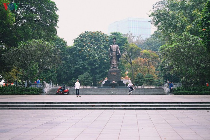 Entertainment areas in Hanoi deserted as COVID-19 fears grip capital - ảnh 3