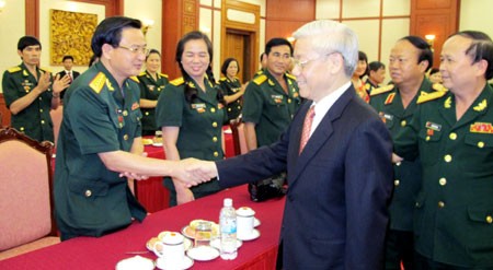 Party chief meets with military trade union - ảnh 1