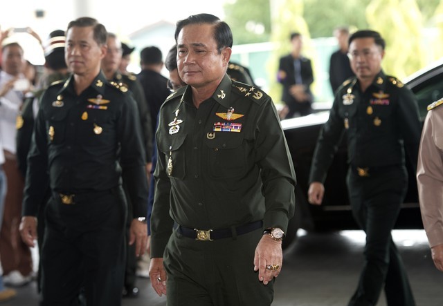 Thai military leader rejects collusion with protesters  - ảnh 1