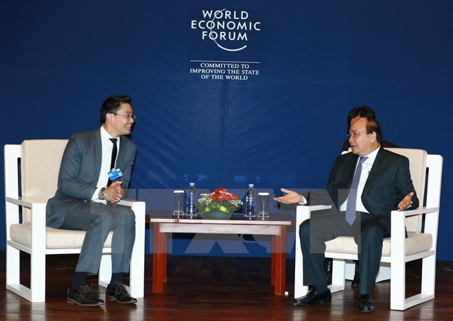 PM receives WEF, AIIB, Cisco leaders - ảnh 1