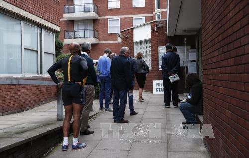 British voters go to polls amid tightened security - ảnh 1