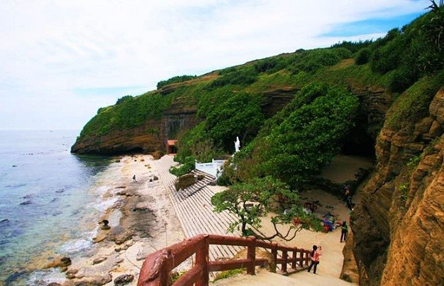 Hang pagoda on Ly Son island - ảnh 2