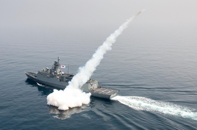   South Korea conducts drills at sea  - ảnh 1