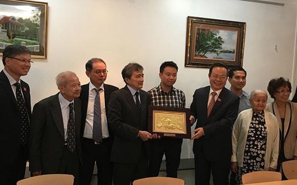 NA Vice Chairman meets overseas Vietnamese in France - ảnh 1