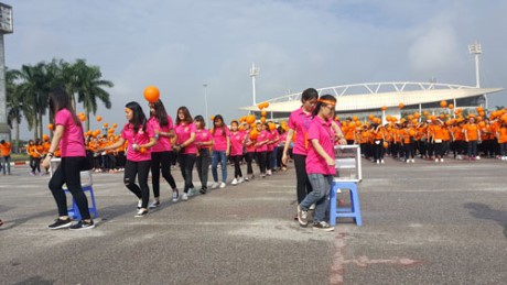 3,000 people walk to support AO victims - ảnh 1
