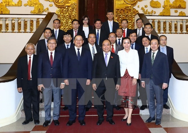 Vietnamese leaders affirm stronger ties with Laos - ảnh 2