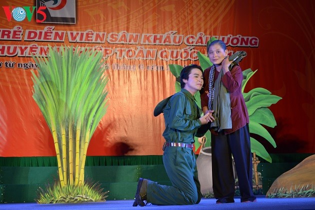 Youngsters show off talent in performing Cai Luong (Reformed opera) - ảnh 1