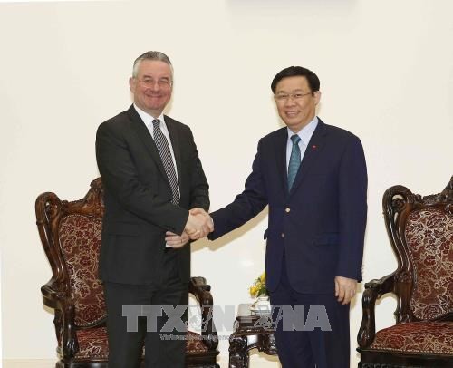 Vice Chair of EP’s Int’l Trade Committee welcomed in Hanoi - ảnh 1