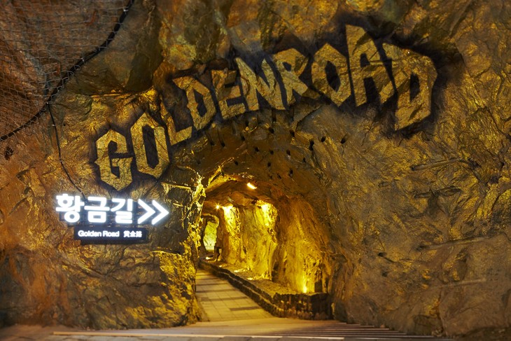 Gwangmeyong Cave, where the miracle continues - ảnh 4