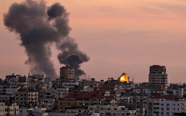 Israel attacks Hamas targets in Gaza - ảnh 1