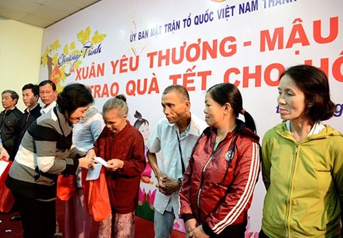 Da Nang brings happy Tet to disadvantaged kids - ảnh 1