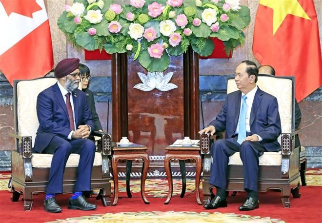 Vietnam provides all means for defence ties with Canada - ảnh 1