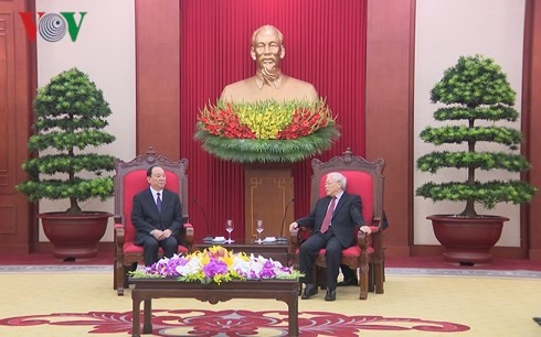 Party leader Nguyen Phu Trong receives CPC delegation - ảnh 1