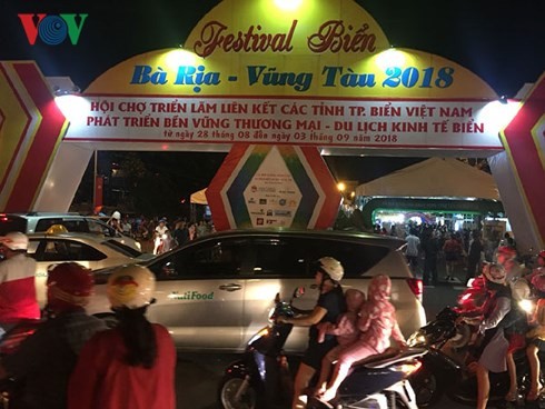 Sea festival livens Ba Ria-Vung Tau province - ảnh 2
