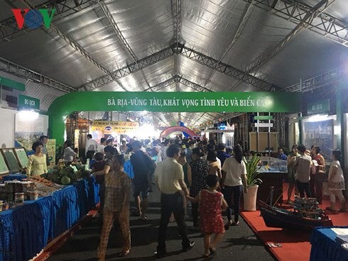 Sea festival livens Ba Ria-Vung Tau province - ảnh 3