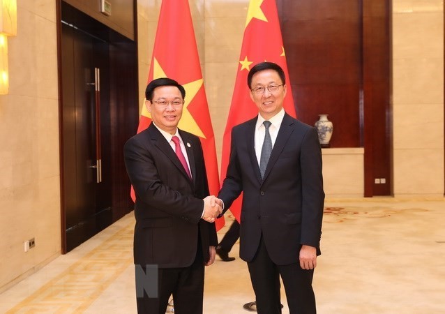 Deputy PM Vuong Dinh Hue holds talks with Chinese Vice Premier - ảnh 1