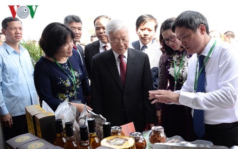 Party leader: Vietnam National University of Agriculture needs to strengthen research - ảnh 1