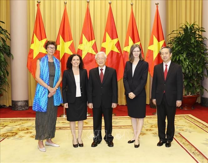 Party leader, President Nguyen Phu Trong receives new ambassadors - ảnh 1