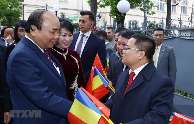 PM urges further cooperation between Vietnamese, Romanian localities - ảnh 2