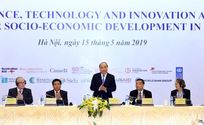 Prime Minister attends science, technology, innovation meeting - ảnh 1