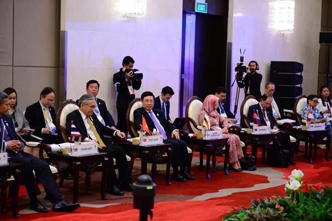 Vietnamese officials active at 52nd ASEAN Foreign Ministers’ Meeting - ảnh 1