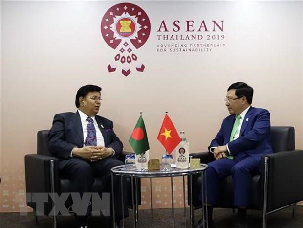  Deputy PM holds bilateral meetings on AMM-52 sidelines - ảnh 2