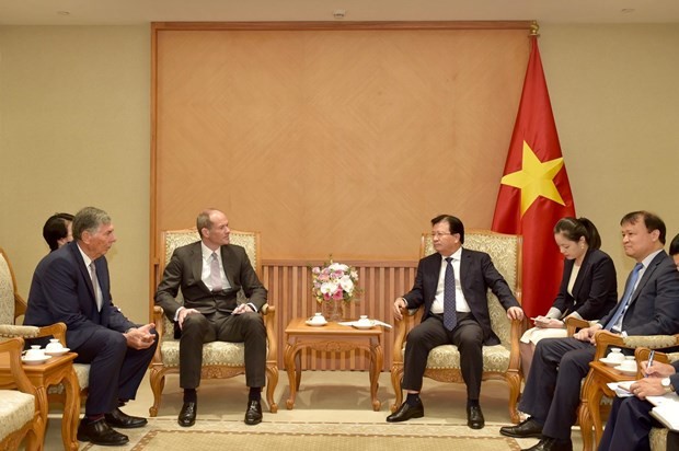 Deputy PM urges British conglomerate to invest more in Vietnam - ảnh 1